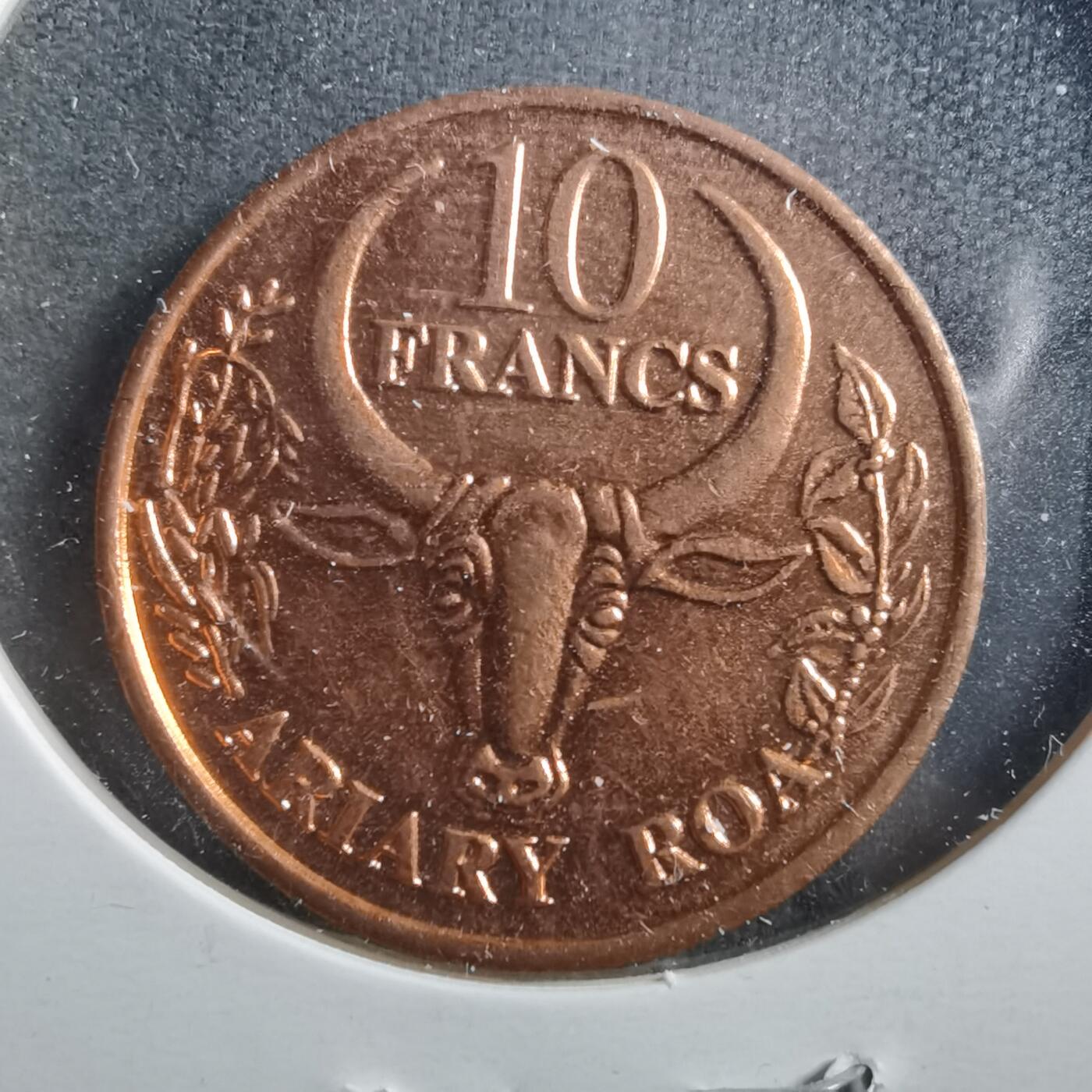 沼泽如烟--第898场 马达加斯加2008年10法郎