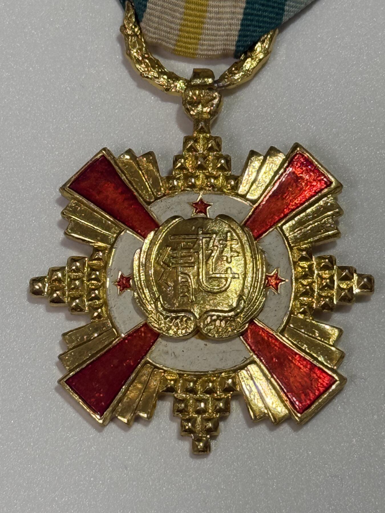 韵星假日精品2025秋季军品类拍卖会-- Rimey Holidays Boutique 2025 Autumn Militaria Sale 空军懋绩乙种一等奖章，60-70年代实发版本