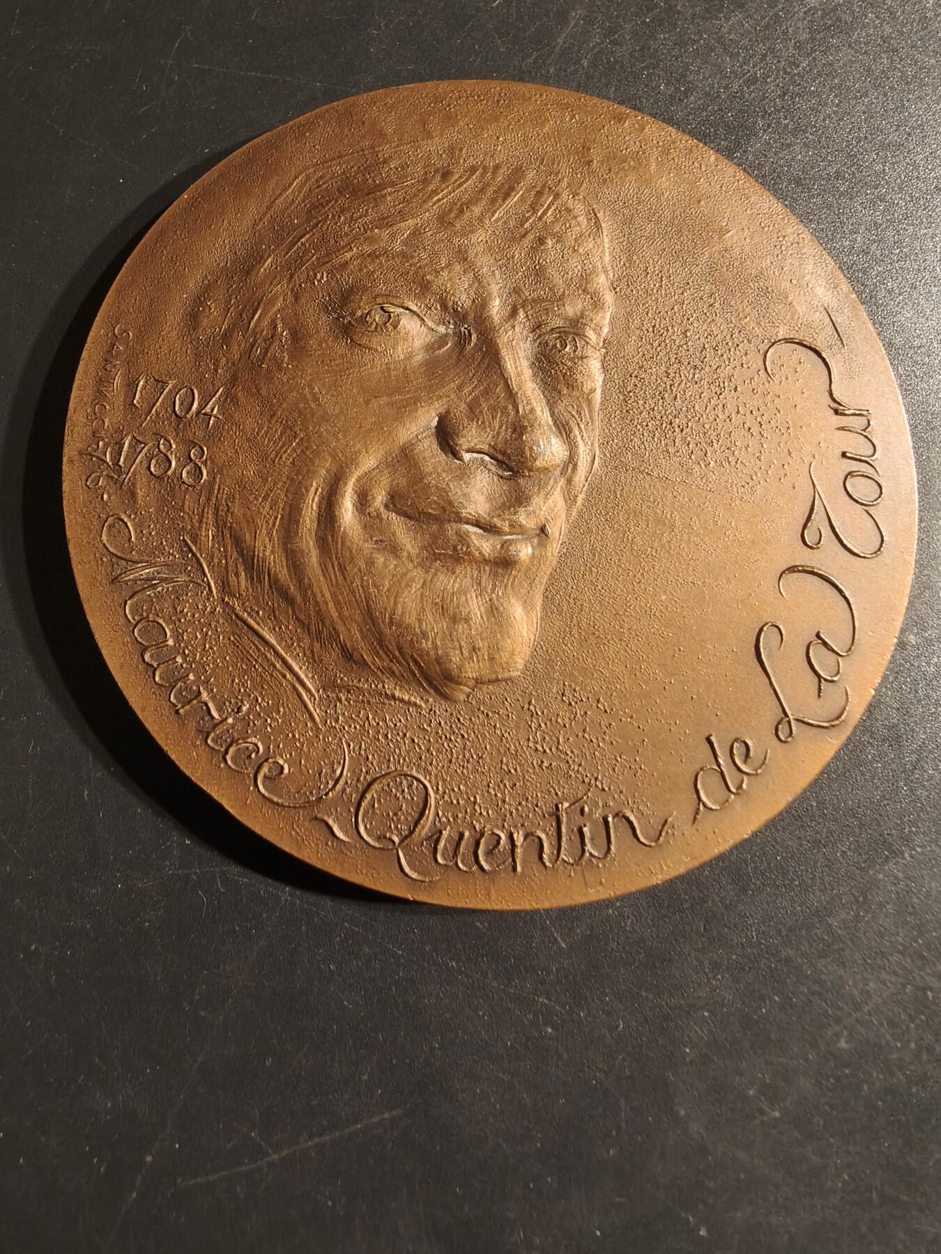 老王徽章第162期  法国洛可可时期画家莫里斯·康坦·德·拉图尔大铜章     直径76mm.   重量203.4g