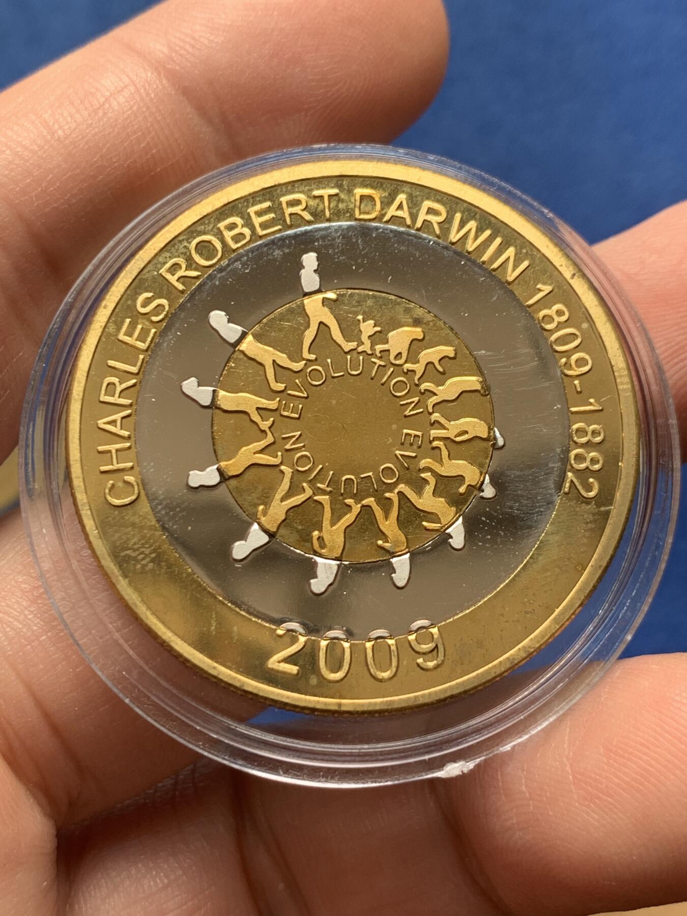 《竞宝斋》第436场 周日，周一2场连拍 （全场包邮） 四枚一组 2008年/2009年索马里双色币，纪念达尔文，门捷列夫，毕加索和约翰·巴丁（两次诺贝尔物理学奖获得者），少见，38mm。