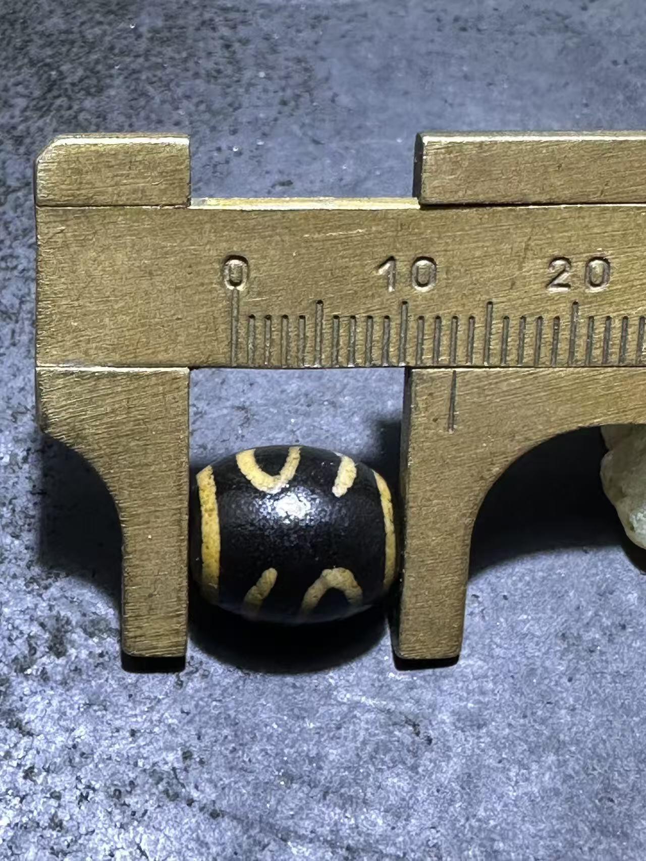 仅此一颗，精品藏传金钱钩玛瑙天珠一颗