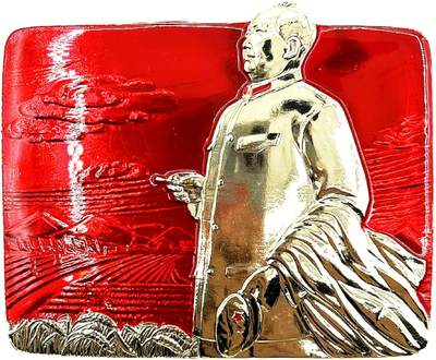 2025年伟人像章秋季专场拍卖会 - 红金配色 五七指示 伟人 手执香烟视察形象 海浪 云朵等元素 一枚 5.51cm×6.56cm