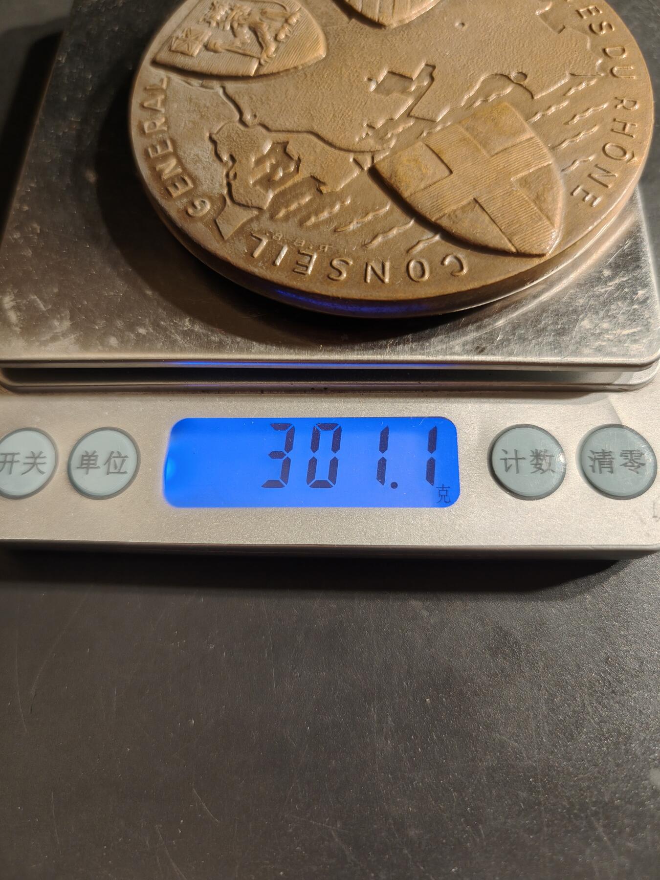 老王徽章第162期  法国罗讷河口省议会大铜章    直径81mm.   重量301.1g