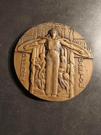 老王徽章第162期 - 法国二战时期被动防御纪念大铜章     科尔切作品    直径58mm.    重量95.6g