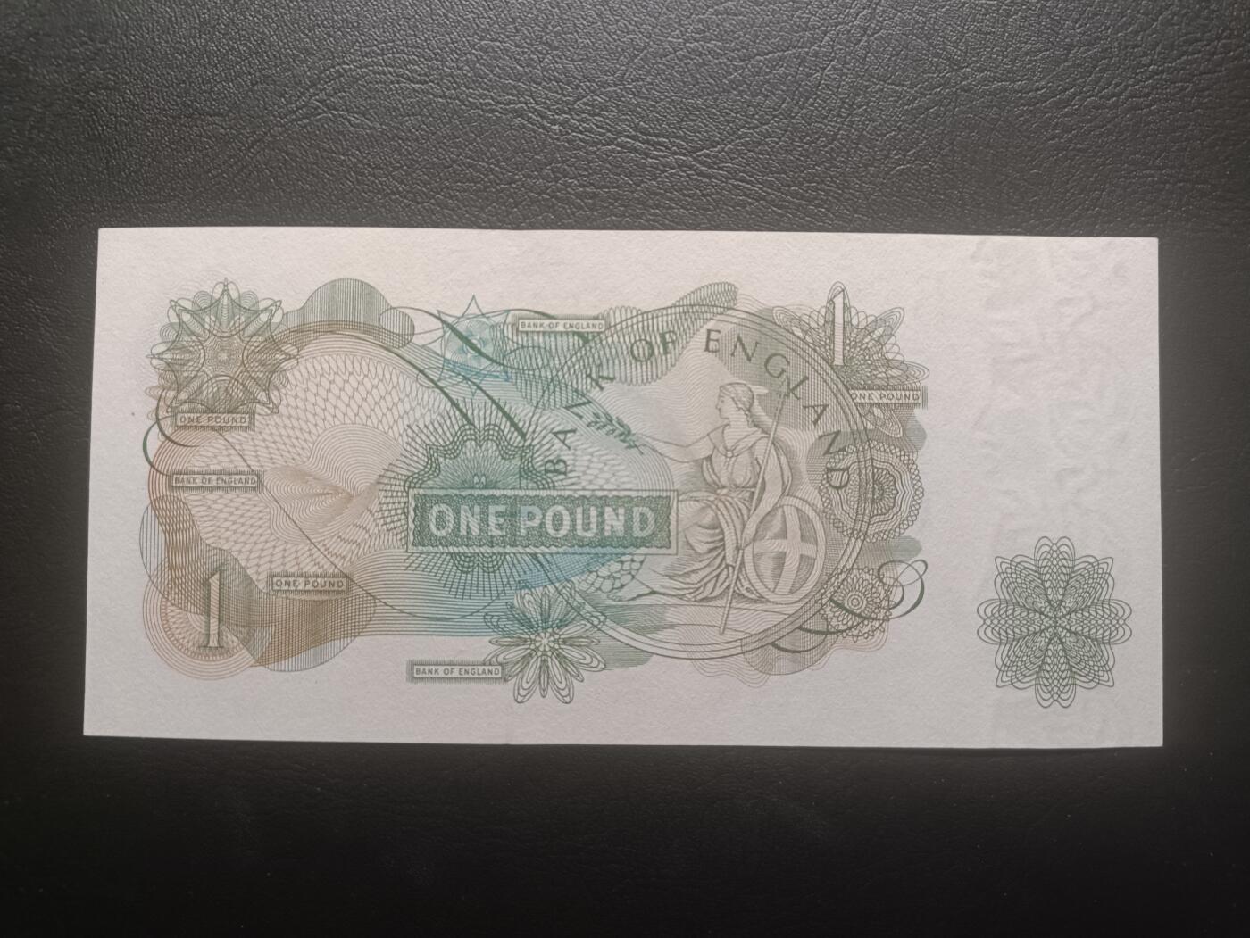 2025十一月第三期，总201期 英格兰C序列1镑UNC，稀有补号M前缀，青年女王