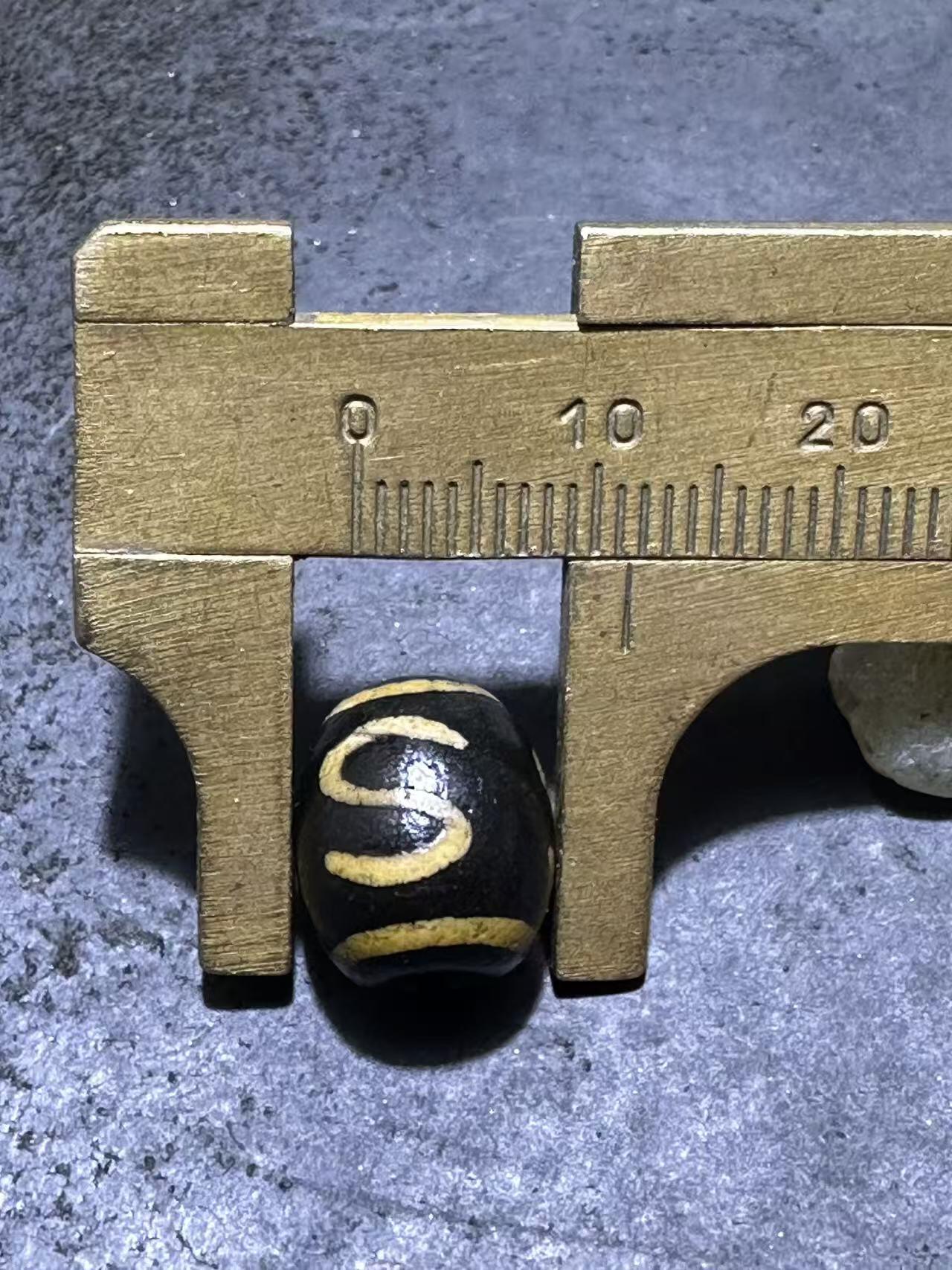 仅此一颗，精品藏传金钱钩玛瑙天珠一颗