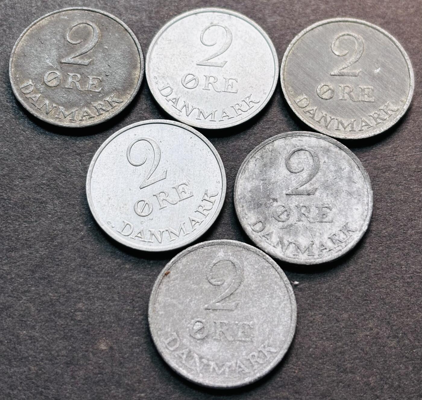 文馨钱币收藏第 280 场， 长期接收代拍品 少见50-70 年代丹麦佛雷德里克九世时期 锌币 2 欧尔六枚，第一版跟第四版