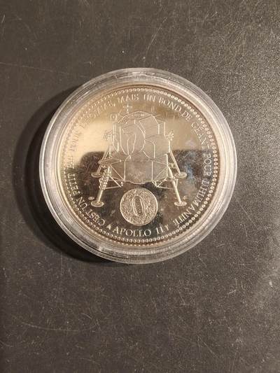 老王徽章第162期 - 美国1969年阿波罗11号登月纪念章     直径38mm.    原始亚克力盒     精制