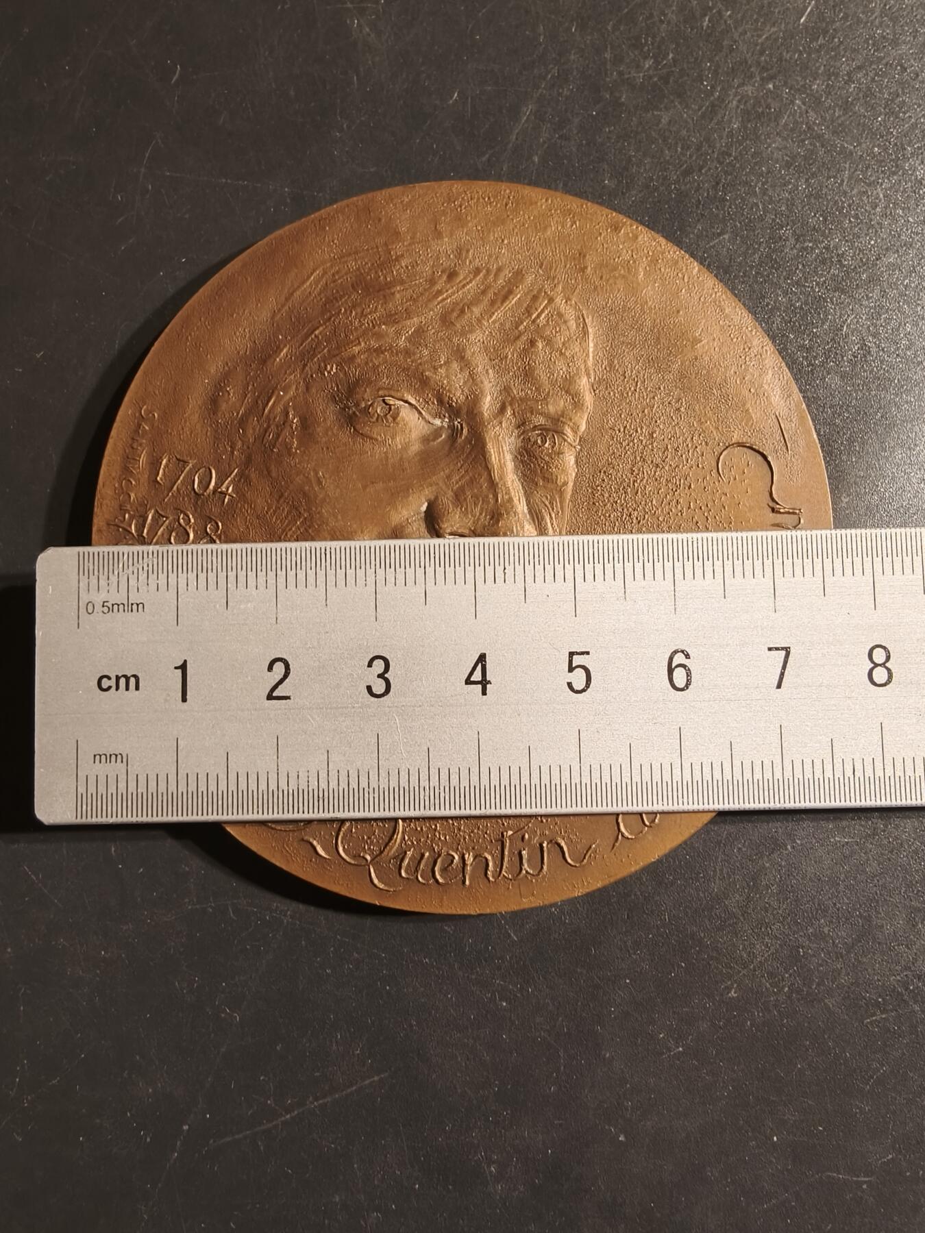 老王徽章第162期  法国洛可可时期画家莫里斯·康坦·德·拉图尔大铜章     直径76mm.   重量203.4g