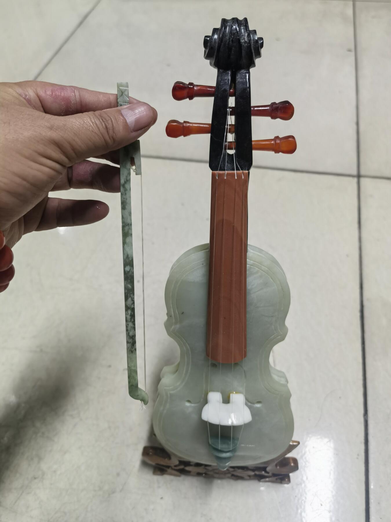 玉雕大师作品小提琴玉石摆件手工作品原盒