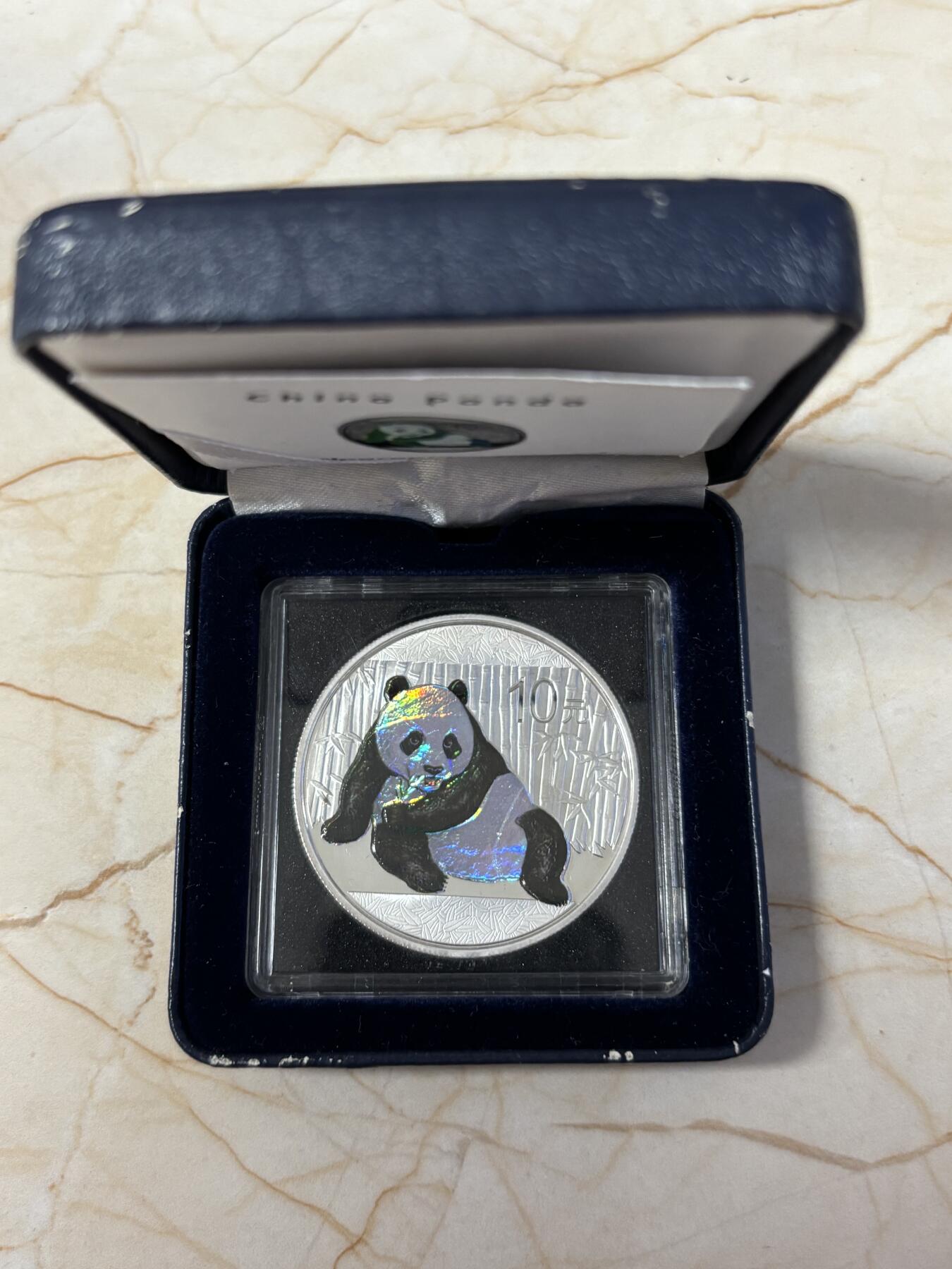 第181期拍卖 中国2015年熊猫1盎司幻彩纪念银币带盒证书，999银，发行1000枚