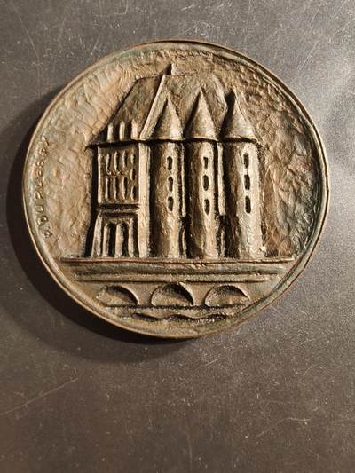 老王徽章第162期 - 法国国际扶轮社纪念章     直径68mm.    重量124.9g