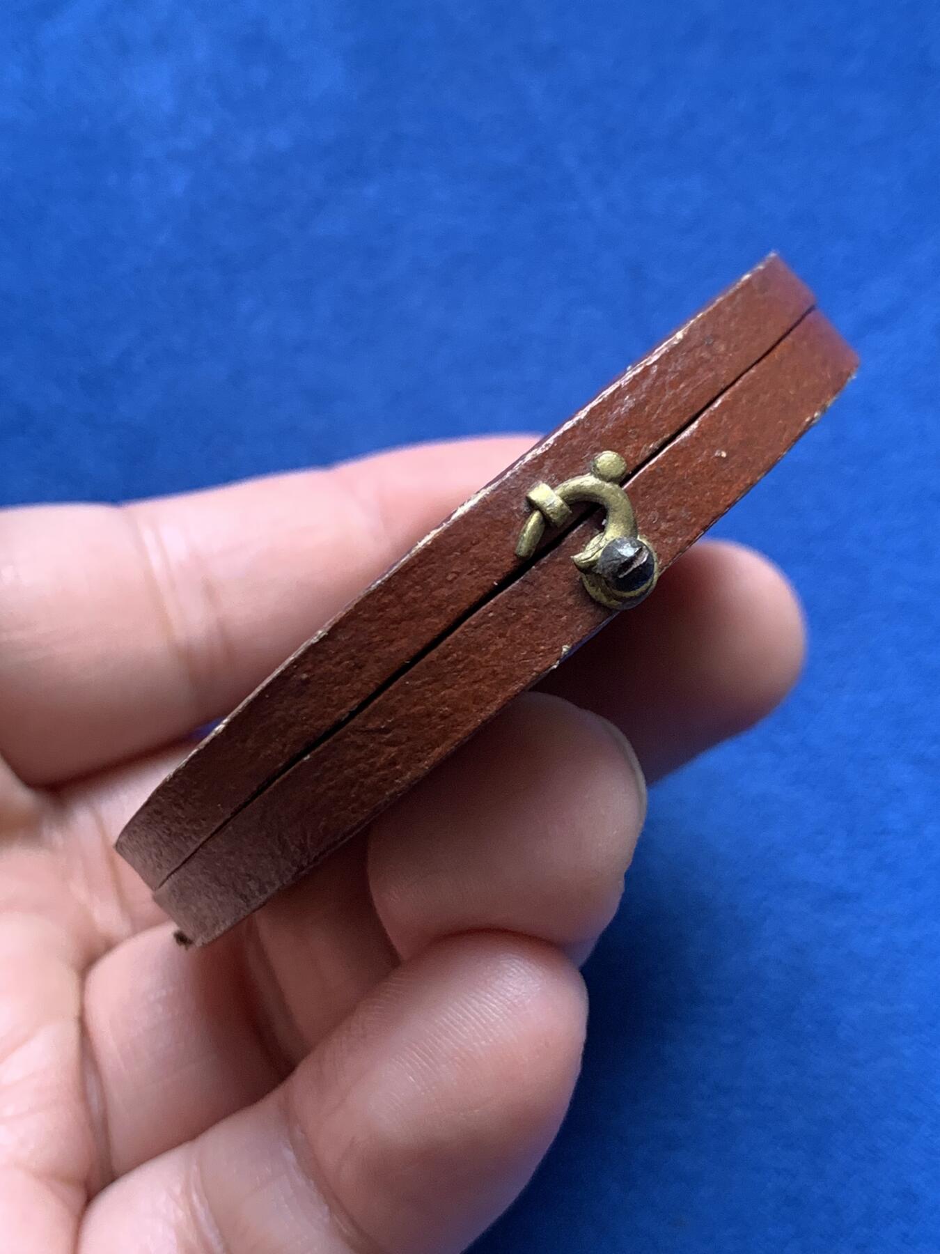 《竞宝斋》第436场 周日，周一2场连拍 （全场包邮） 法国1909年南希世博会纪念镀金大银章 64.3克 49.8mm 带盒 丰饶角1银 盒子背面有有损