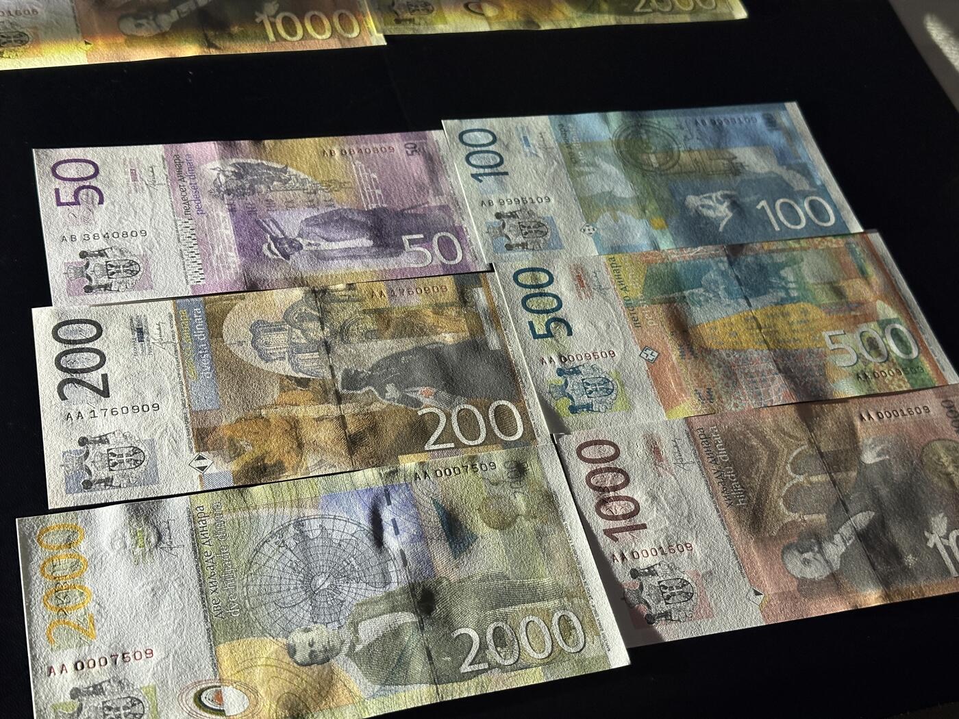 《外钞收藏家》第五百八十三期（精选场）（本期拍品丰富）（本平台长期征集拍品、欢迎藏友们联系合作） 2014年塞尔维亚50-2000第纳尔 六张一起 全新UNC 尾两同09 有千位号 AA冠