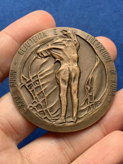 《竞宝斋》第436场 周日，周一2场连拍 （全场包邮） - 罗马抵抗运动和解放25周年纪念章 47.9克 49.8mm