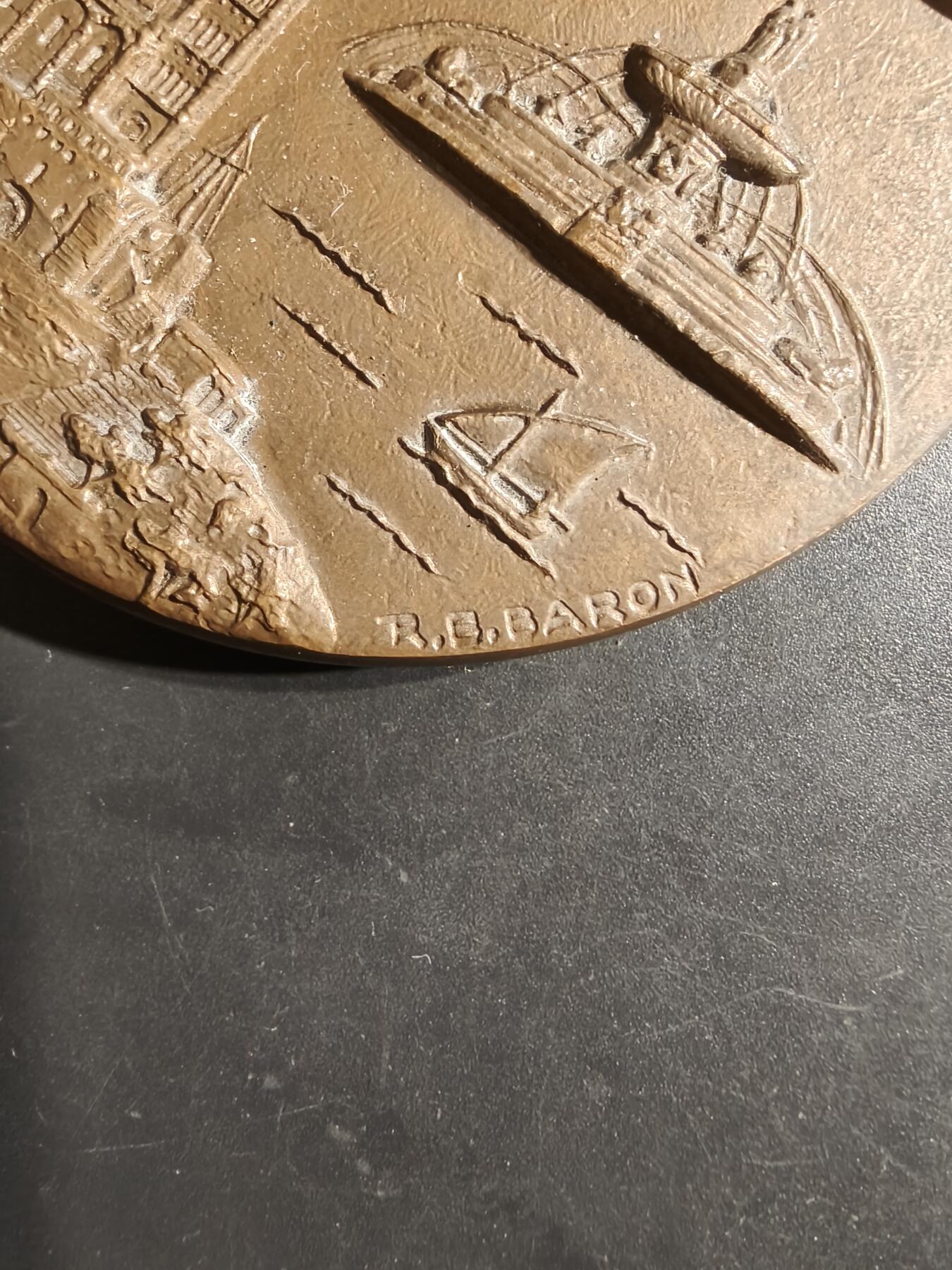 老王徽章第162期  法国罗讷河口省议会大铜章    直径81mm.   重量301.1g