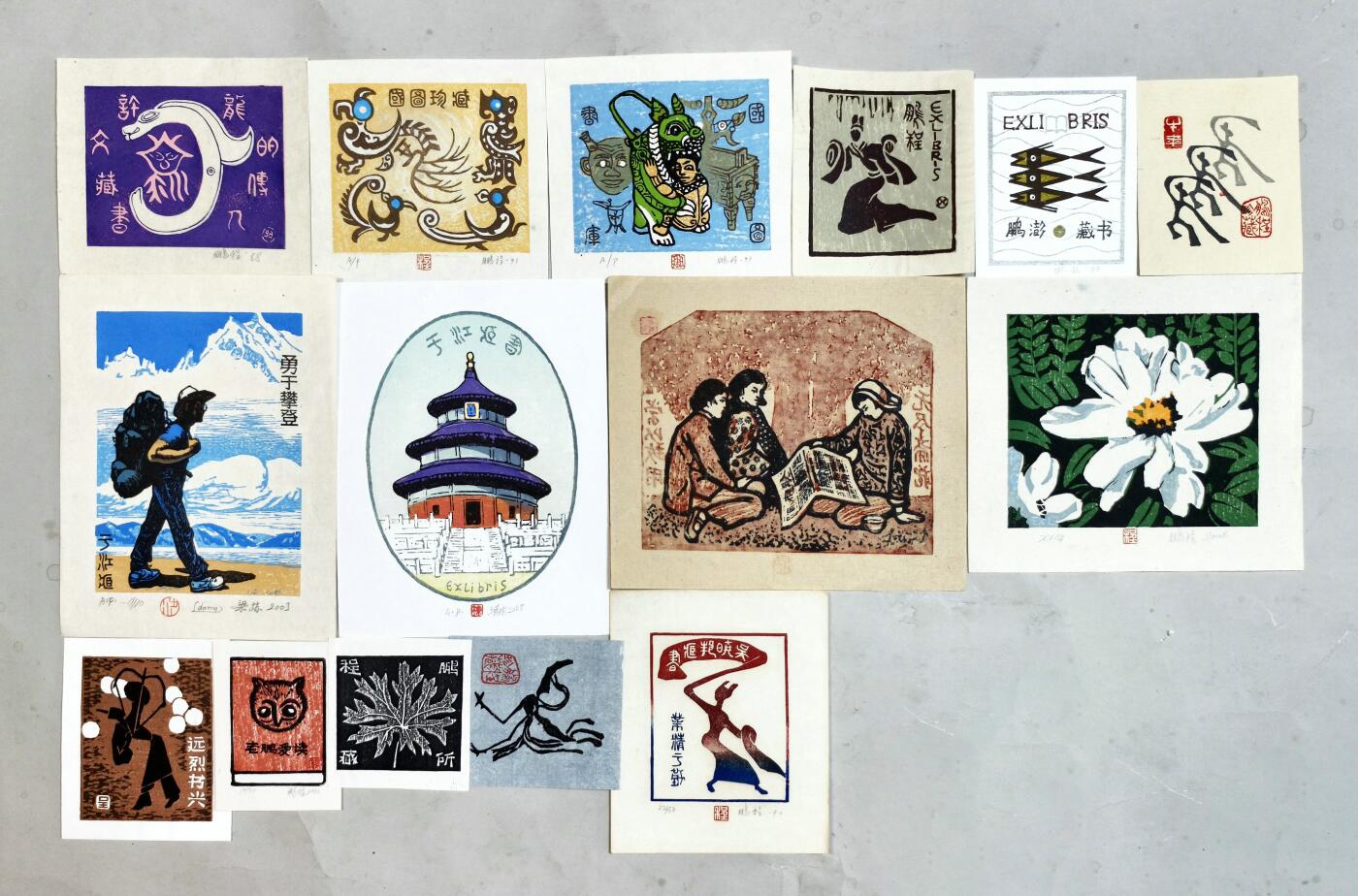 2025年吉藏纸杂文献秋季专场拍卖会 梁栋制藏书票四张；鹏程（即彭世强）制藏书票十一张。 6.4×7.9cm-18×15.4cm