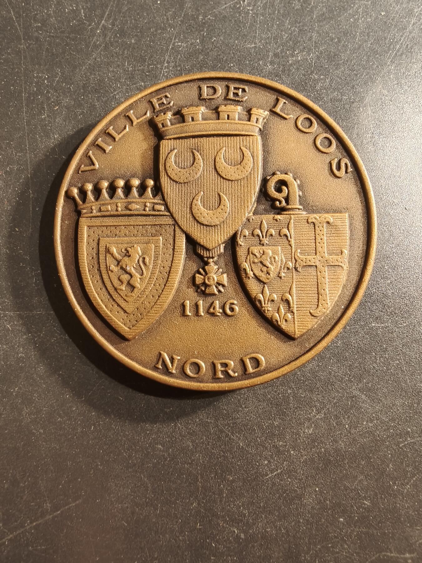 老王徽章第162期  法国北方省洛斯市圣母院塔大铜章     直径50mm.    重量68.3g