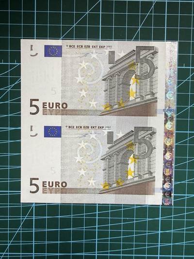 【炜奕收藏】，第五十期 - 2002年5欧元2连体钞，德国版，UNC品相，裁切偏右