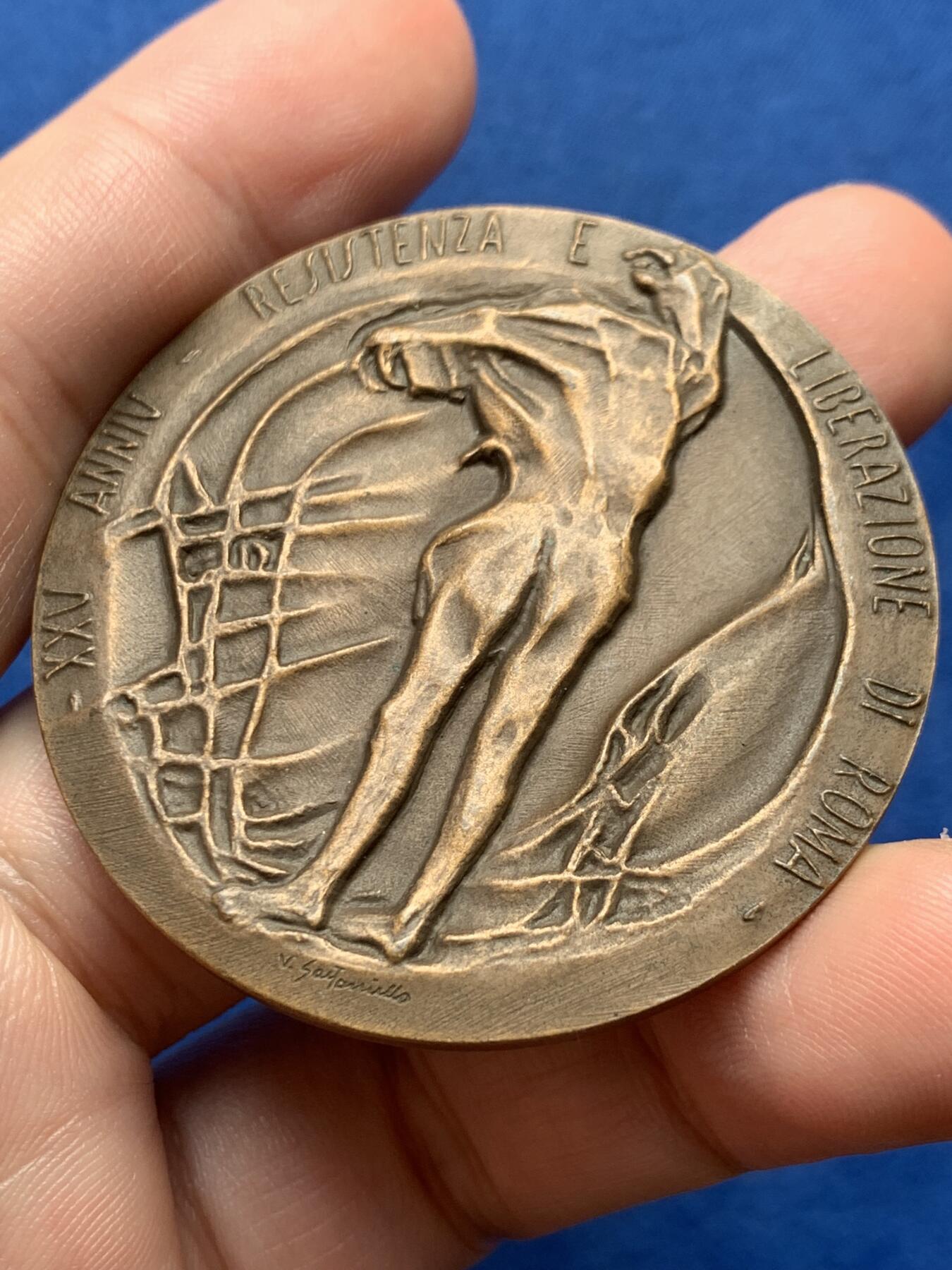 《竞宝斋》第436场 周日，周一2场连拍 （全场包邮） 罗马抵抗运动和解放25周年纪念章 47.9克 49.8mm