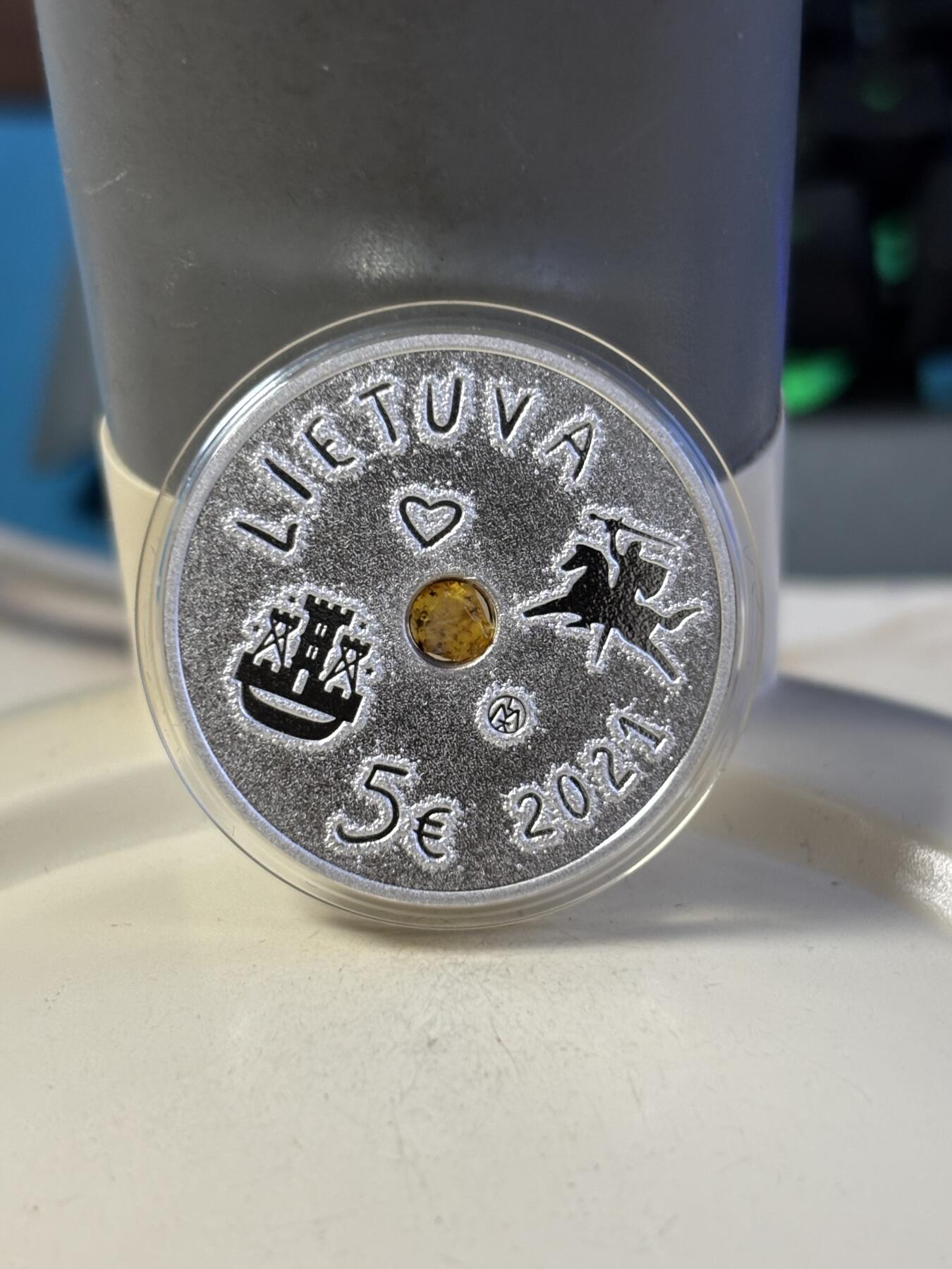 第181期拍卖 立陶宛2021年传统庆典系列3镶嵌琥珀精制银币，925银，12.44克，发行2500枚