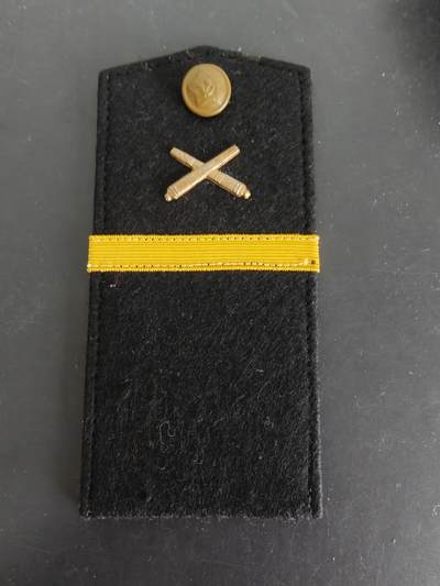 老王徽章第162期 - 苏联炮兵上等兵肩章