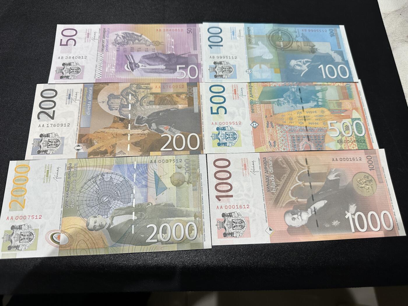 《外钞收藏家》第五百八十三期（精选场）（本期拍品丰富）（本平台长期征集拍品、欢迎藏友们联系合作） 2014年塞尔维亚50-2000第纳尔 六张一起 全新UNC 尾两同12 有千位号 AA冠