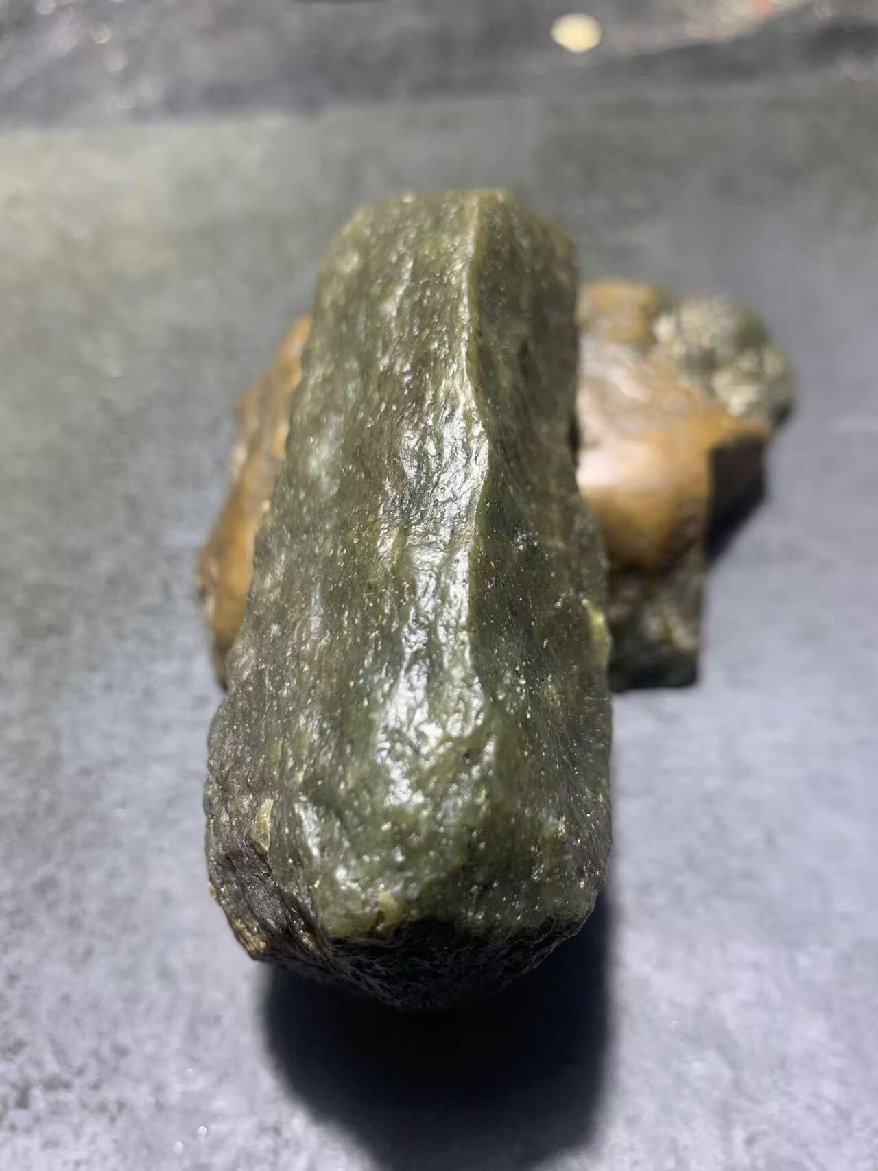 新疆戈壁风化纹和田玉青玉原石一颗