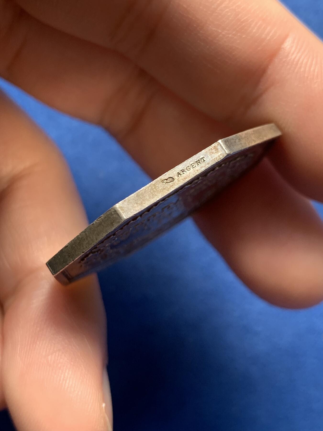 《竞宝斋》第436场 周日，周一2场连拍 （全场包邮） 法国1838年城市人寿保险公司八角银质代币，城堡王冠图，丰饶角AR边铭，35mm，19.7克