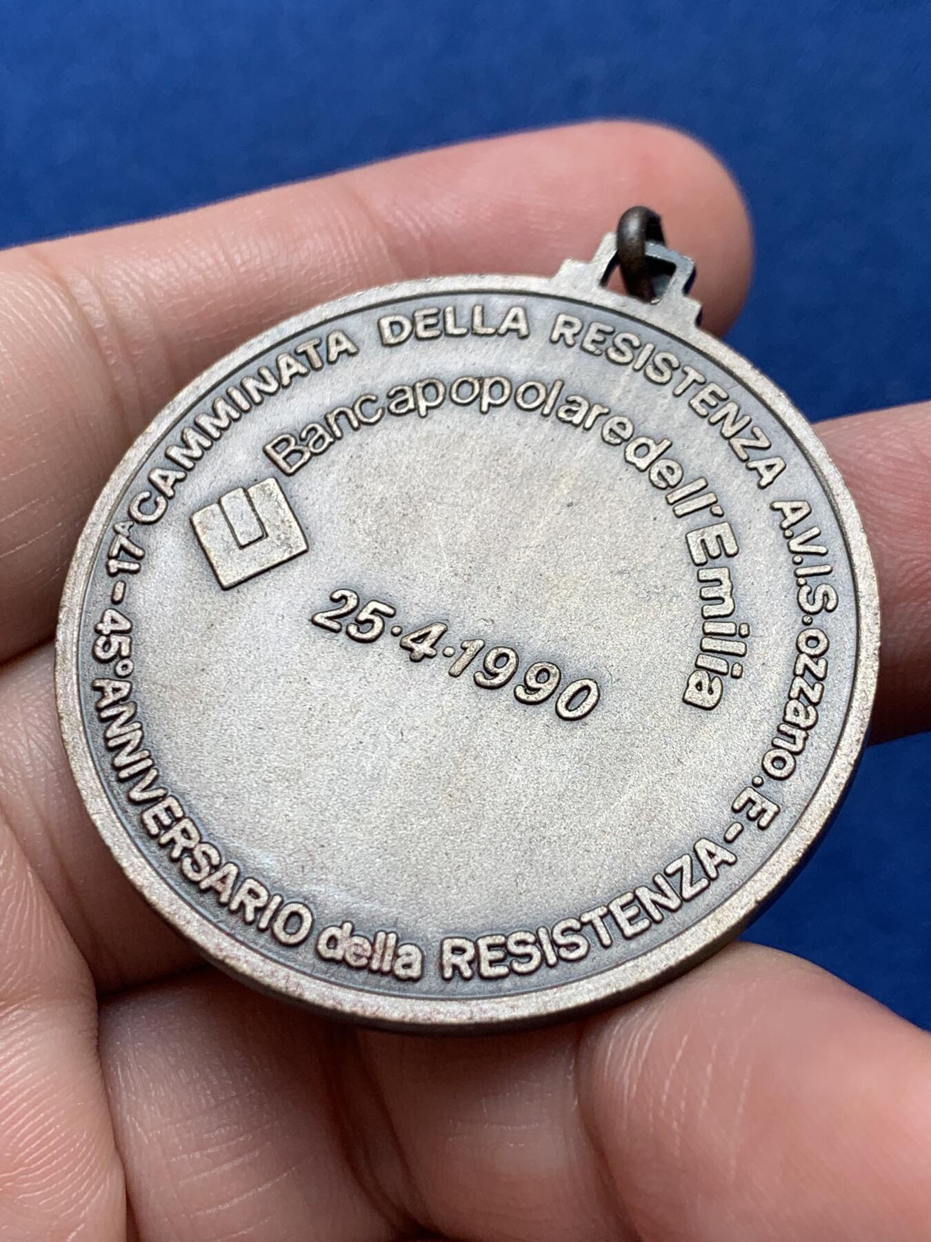 《竞宝斋》第436场 周日，周一2场连拍 （全场包邮） 妇女抵抗运动纪念章 27.8克 42.1mm