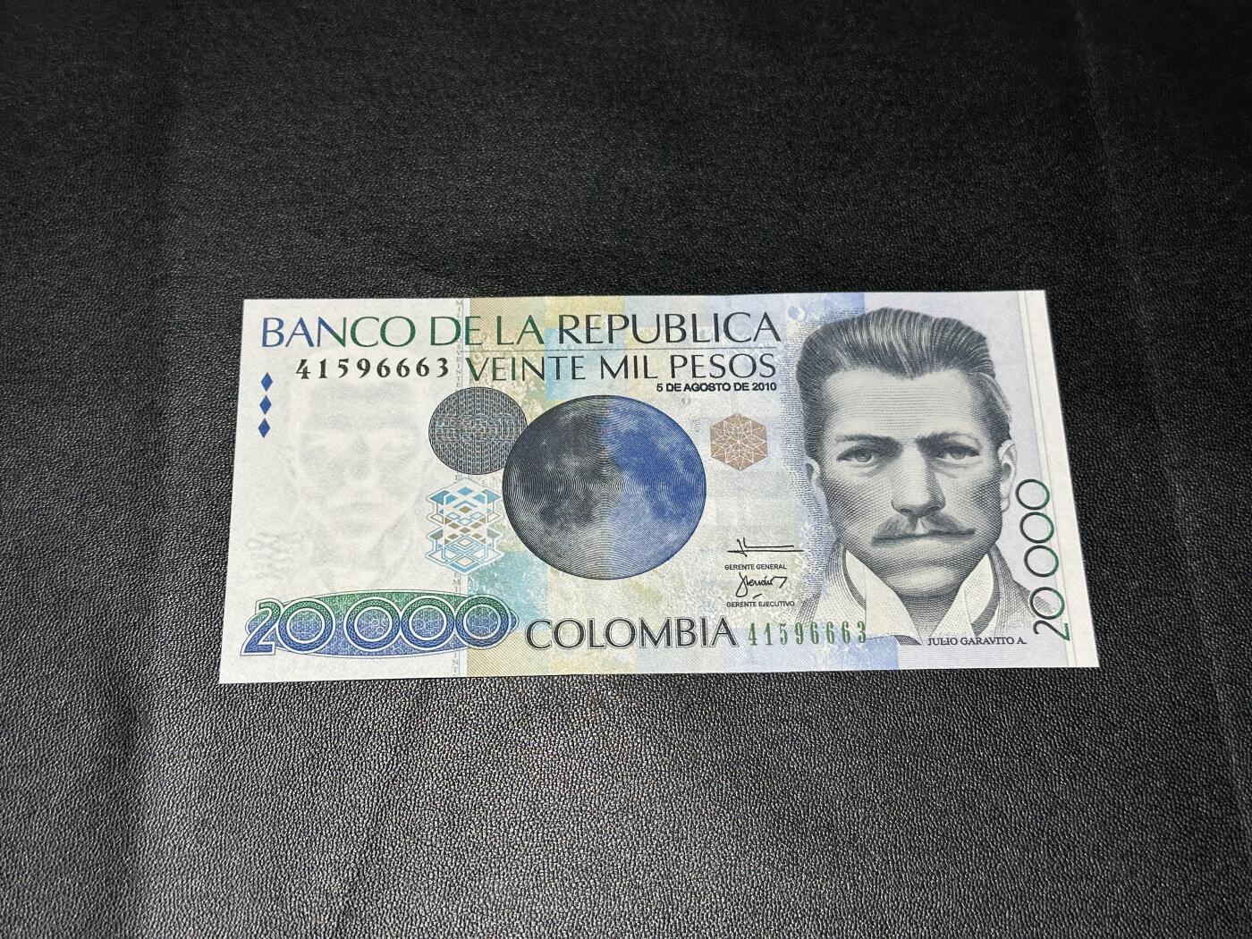 《外钞收藏家》第五百八十三期（精选场）（本期拍品丰富）（本平台长期征集拍品、欢迎藏友们联系合作） 2010年玻利维亚2万比索 全新UNC