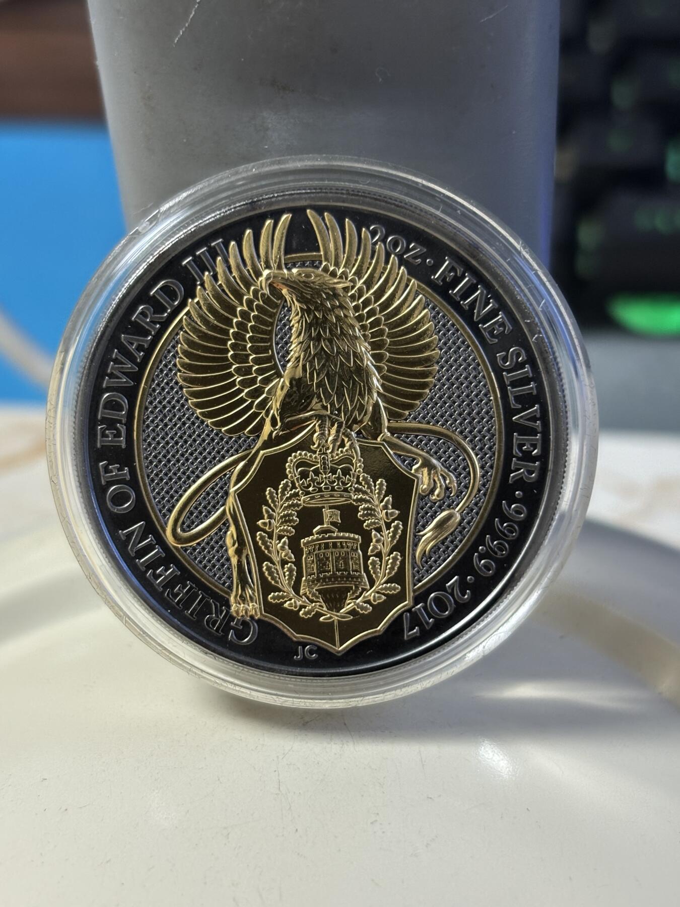 第181期拍卖 英国2017年女王神兽系列格里芬2盎司钌化镀金银币，999银钌化镀金，发行250枚