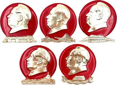 2025年伟人像章秋季专场拍卖会 - 北京2套章 红底金像 异形 天安门延安遵义韶山井冈山革命圣地 五枚/套 3.69cm×4.14cm-3.94cm×4.43cm