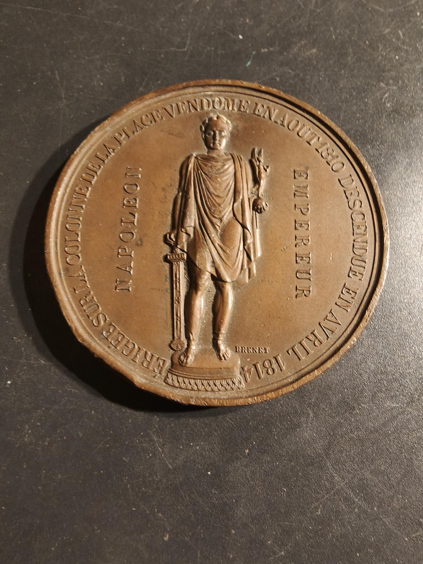 老王徽章第162期 法国恢复拿破仑一世时期旺多姆广场圆柱大铜章     高浮雕     直径54mm.    重量82.5g