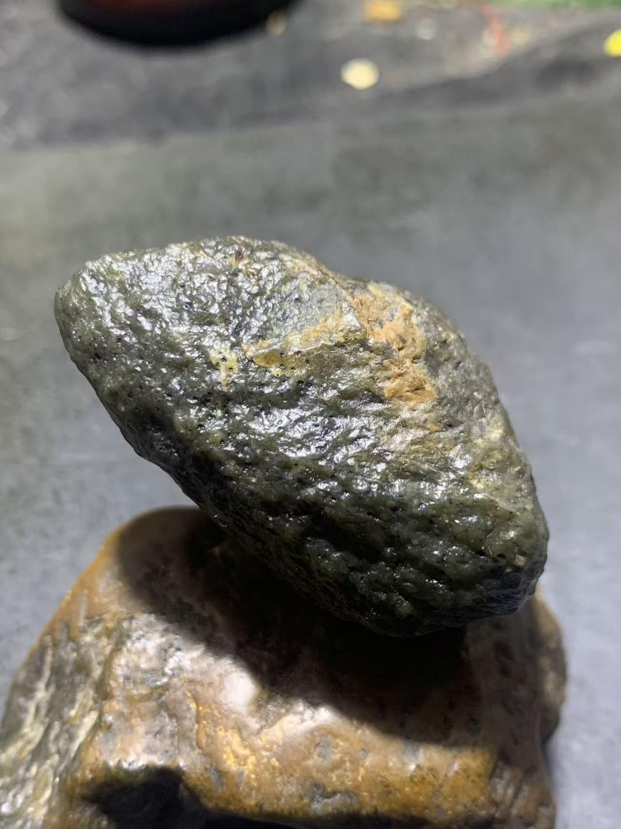 新疆戈壁风化纹和田玉青玉原石一颗