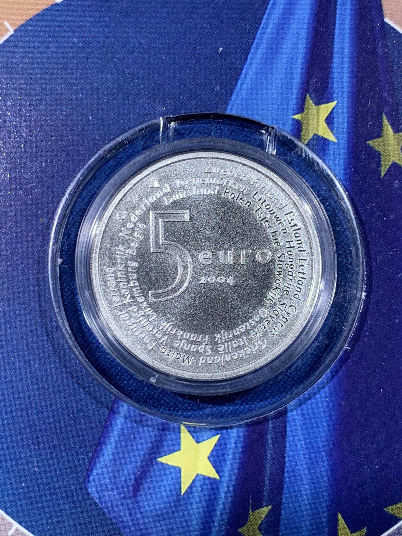 《竞宝斋》第436场 周日，周一2场连拍 （全场包邮） 卡装 荷兰2004年5欧精制银币 欧洲之星系列-欧盟新成员 925银 11.9克 发行量：5万5千