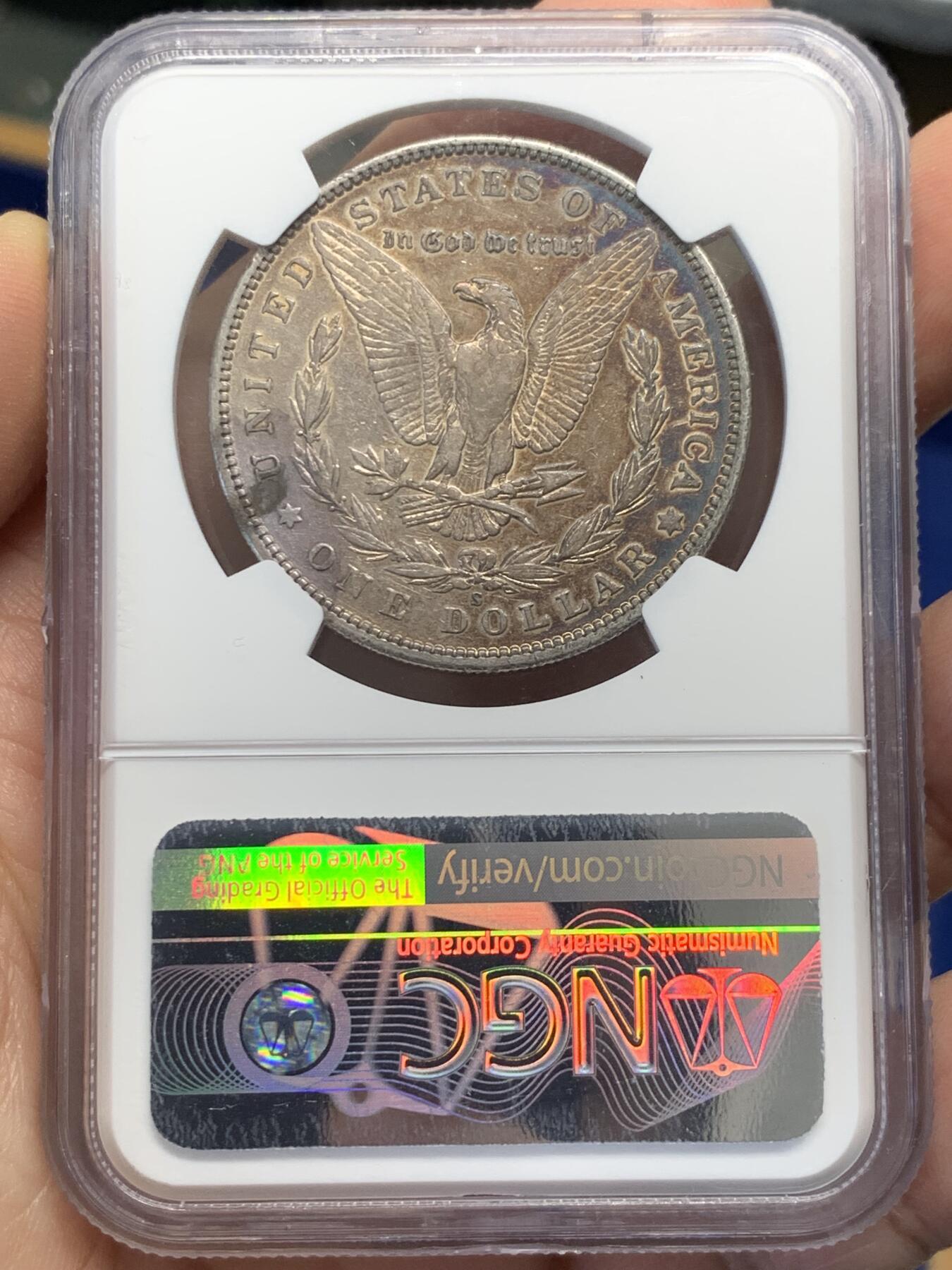 《竞宝斋》第436场 周日，周一2场连拍 （全场包邮） NGC AUD 美国1899年摩根银币S厂 少见摩根，1899年最便宜的是O厂，其次是P厂，最贵S厂， 63分白币指导价800刀，该枚橙金彩，两面深蓝月牙彩。