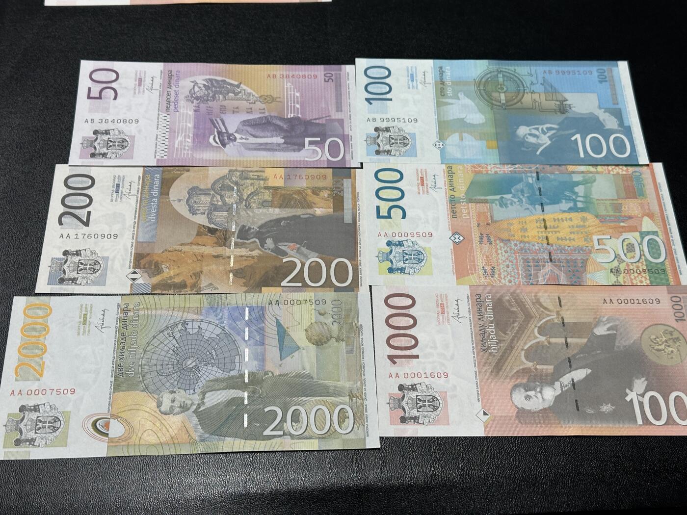 《外钞收藏家》第五百八十三期（精选场）（本期拍品丰富）（本平台长期征集拍品、欢迎藏友们联系合作） 2014年塞尔维亚50-2000第纳尔 六张一起 全新UNC 尾两同09 有千位号 AA冠