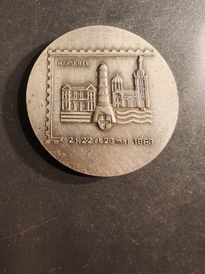 老王徽章第162期 -  法国集邮协会联合会第56届全国代表大会镀银大铜章     直径50mm.    重量54.6g