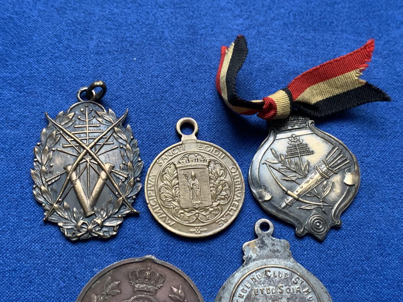 《竞宝斋》第436场 周日，周一2场连拍 （全场包邮） 5枚一组 比利时纪念章 总重约38.7克 细节见图