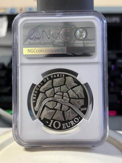 法国2019年埃菲尔铁塔130周年镀金镀铑银币NGC-PF70无盒无证书，金属:900银镀金镀铑，重量:22.2克，直径：37毫米发行：3000枚