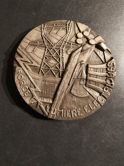 老王徽章第162期 -  法国电力行业“电力之光”镀银大铜章 高浮雕 直径68mm. 重量178.7g