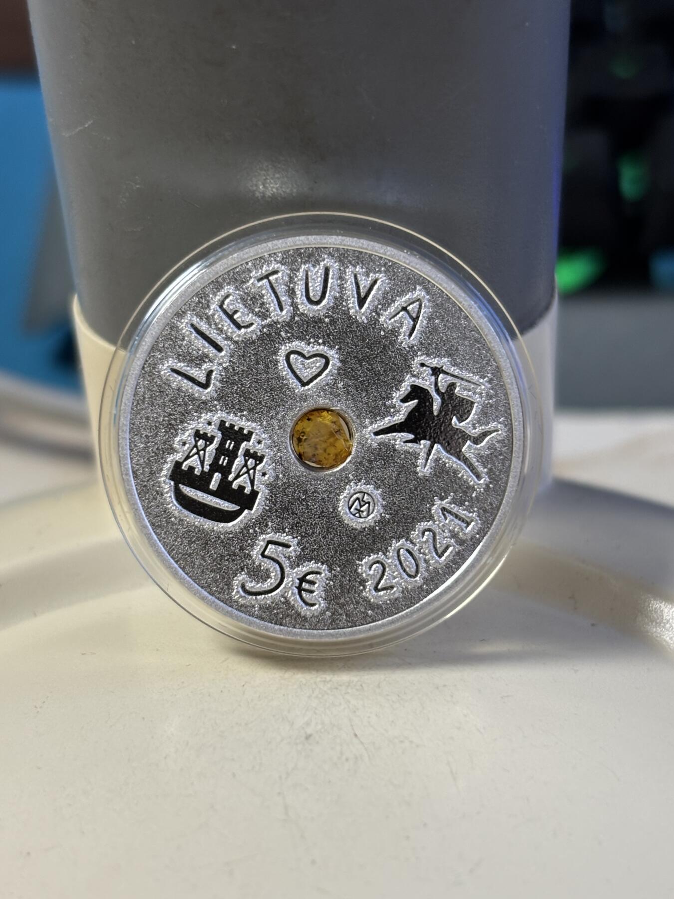 第181期拍卖 立陶宛2021年传统庆典系列3镶嵌琥珀精制银币，925银，12.44克，发行2500枚