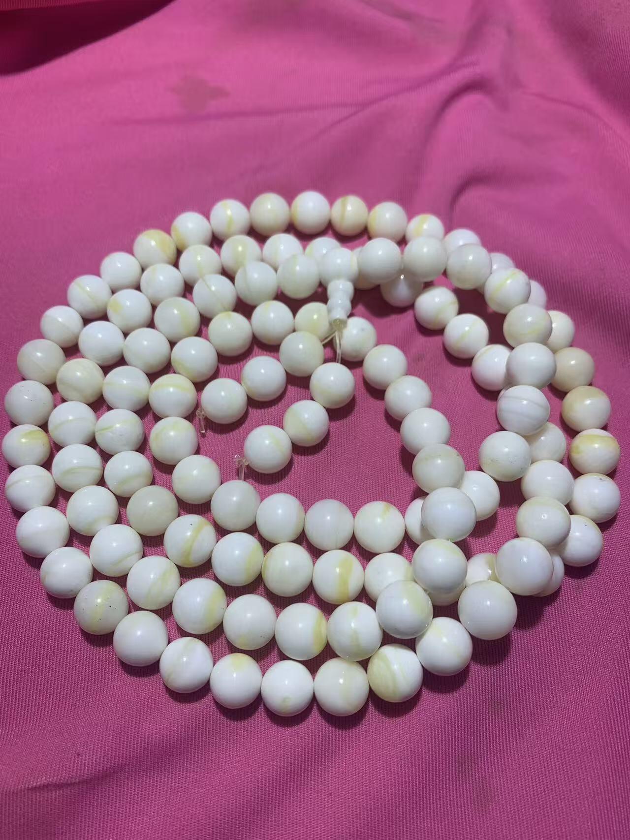 深海奶白飘黄金丝贝化玉108手串一条，