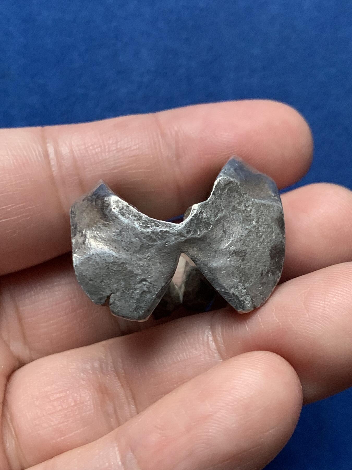 《竞宝斋》第436场 周日，周一2场连拍 （全场包邮） 泰国 兰纳王国银锭一枚 戳记清晰 品相极好 重约61.55克 细节见图