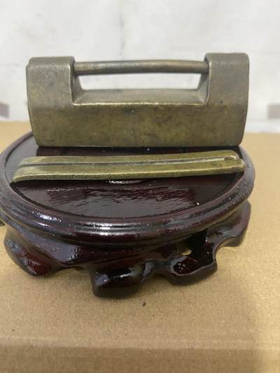 江南站杂件场 - 清代梁五成铜锁带钥匙