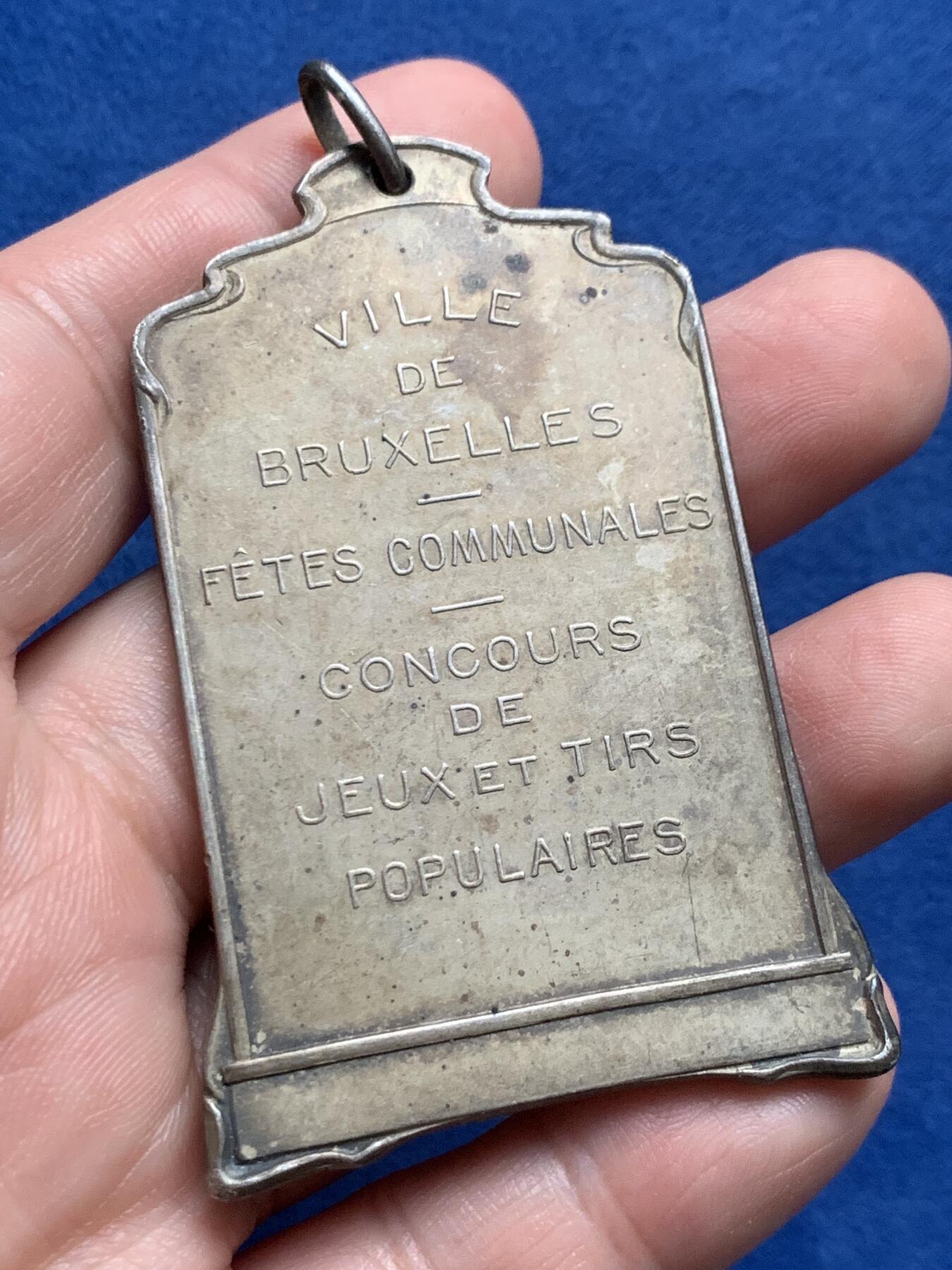 《竞宝斋》第436场 周日，周一2场连拍 （全场包邮） 比利时布鲁塞尔全民射击游戏大赛镀金铜章 58.9克 39*68mm