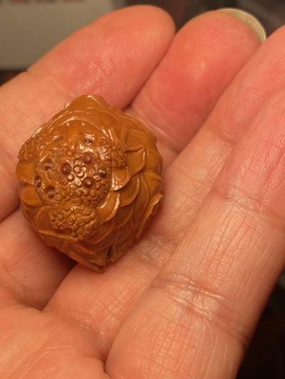 大佬都在看的苏工核雕捡漏价 - 福利苏工核雕，纯手工母子大金蟾大单件，个性十足，等待有缘人，市场少见尺寸2。78x3.2喜欢的来