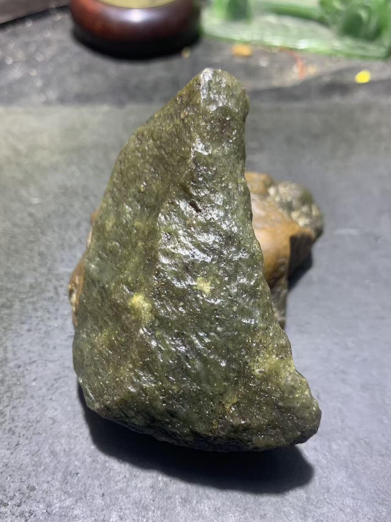 新疆戈壁风化纹和田玉青玉原石一颗