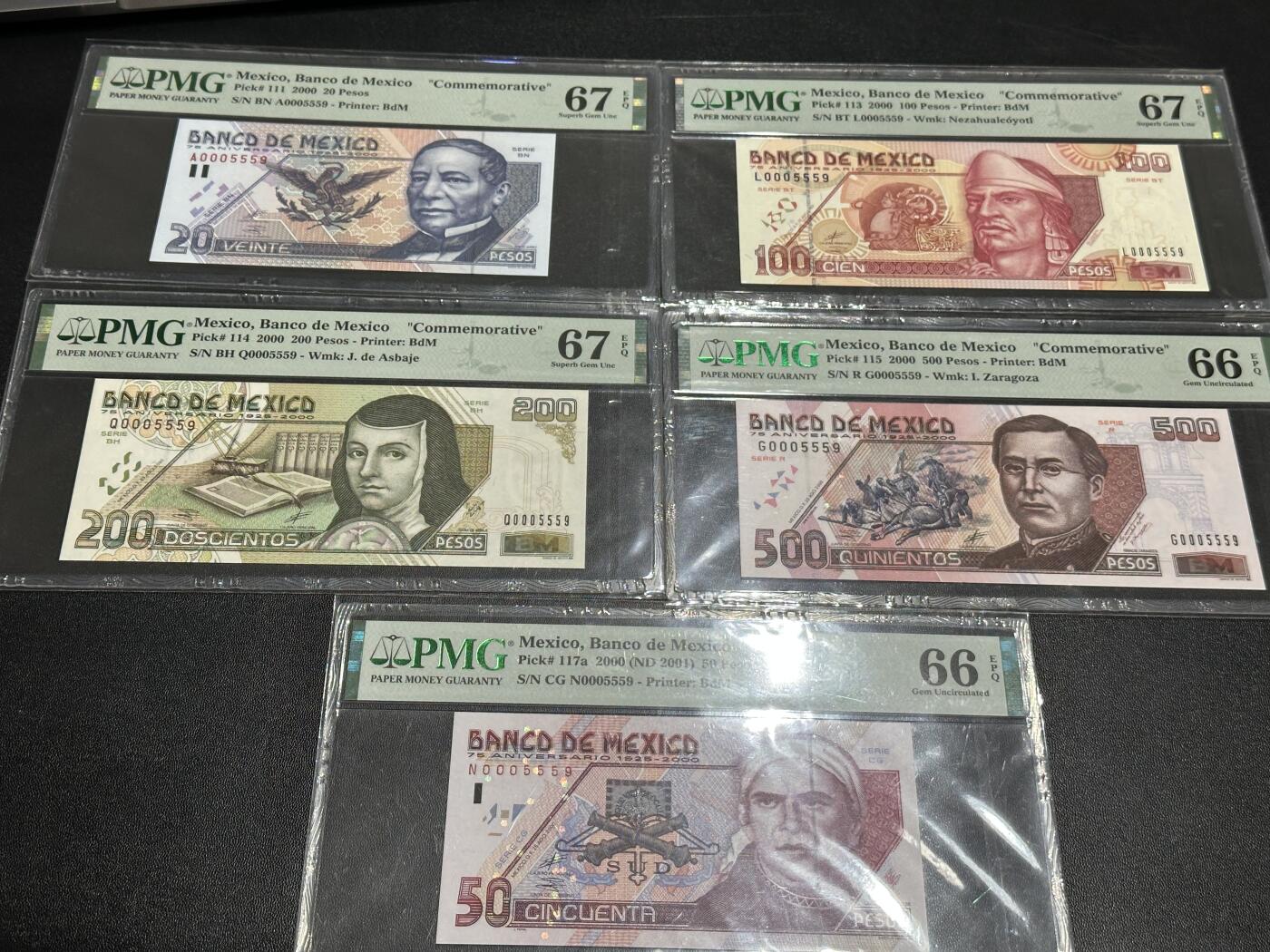 《外钞收藏家》第五百八十三期（精选场）（本期拍品丰富）（本平台长期征集拍品、欢迎藏友们联系合作） 2000年墨西哥20-500比索 五张一起 千位号全同号5559 PMG66-67